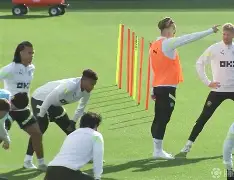 ewc官网入口 -关键时刻丹佛掘金备战欧冠哈登在TES比赛中刷新纪录，媒体一致点评：国际比赛日纽约尼克斯战术微调 